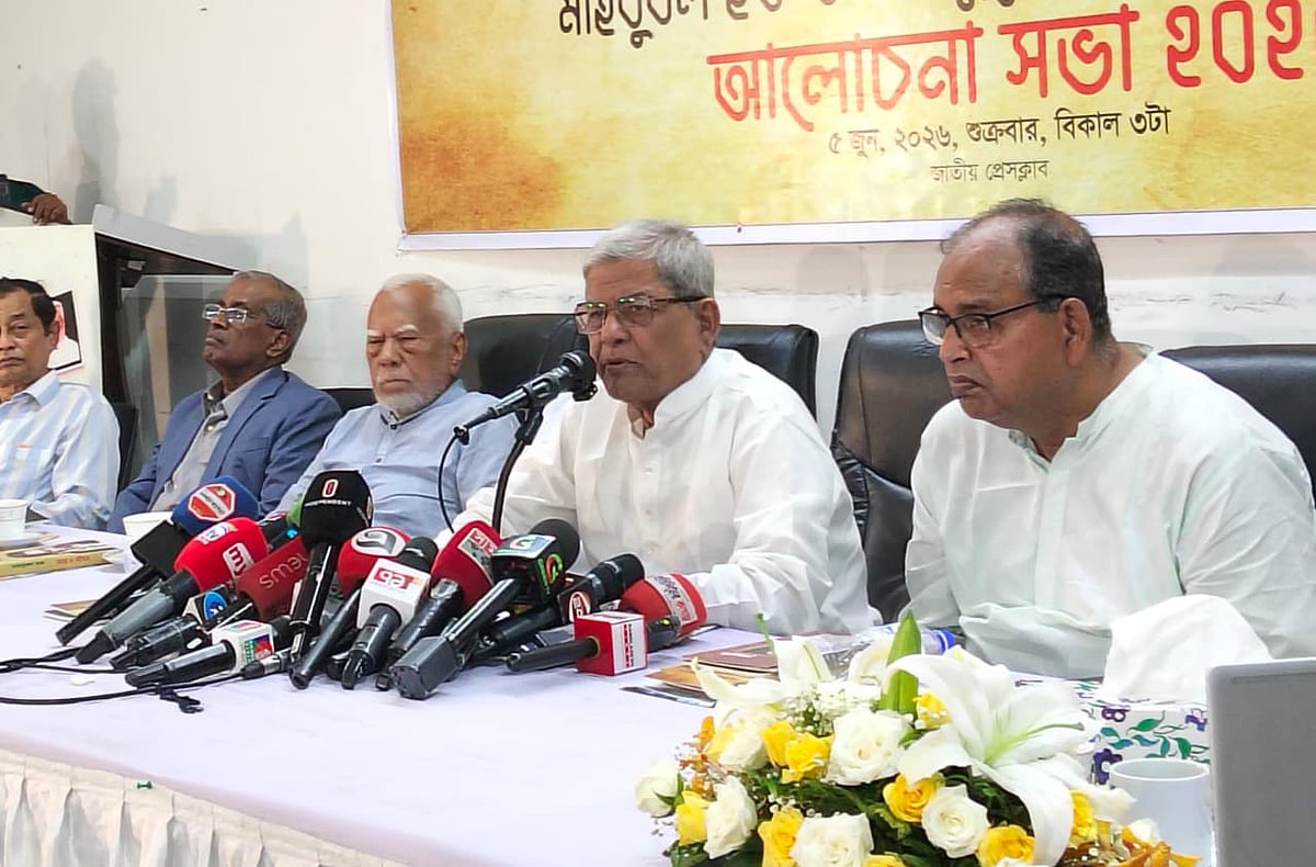 সামাজিক যোগাযোগমাধ্যমে রাজনীতির বিপদ, সতর্কবার্তা মির্জা ফখরুলের