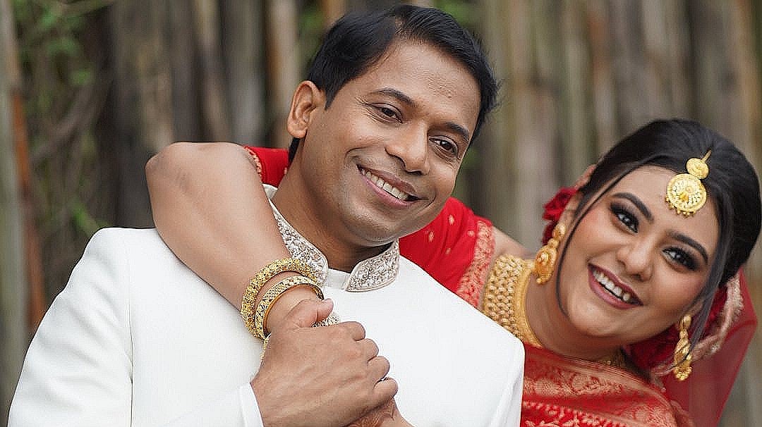 বিয়ের বেশ কয়েকটি ছবি প্রকাশ করেছেন দীপ্তি চৌধুরী
