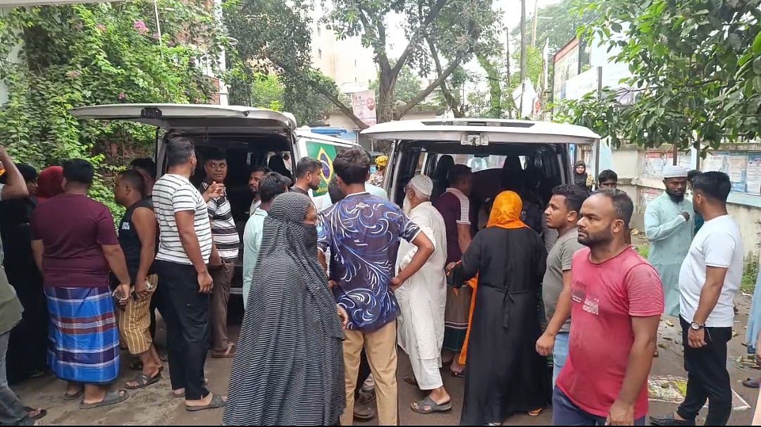 ব্রাহ্মণবাড়িয়ায় পিকআপের ধাক্কায় মা-ছেলেসহ নিহত ৩