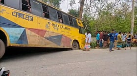 সিরাজগঞ্জে বাসচাপায় স্বামী-স্ত্রী, চালকসহ ৩ জন নিহত, আহত ১