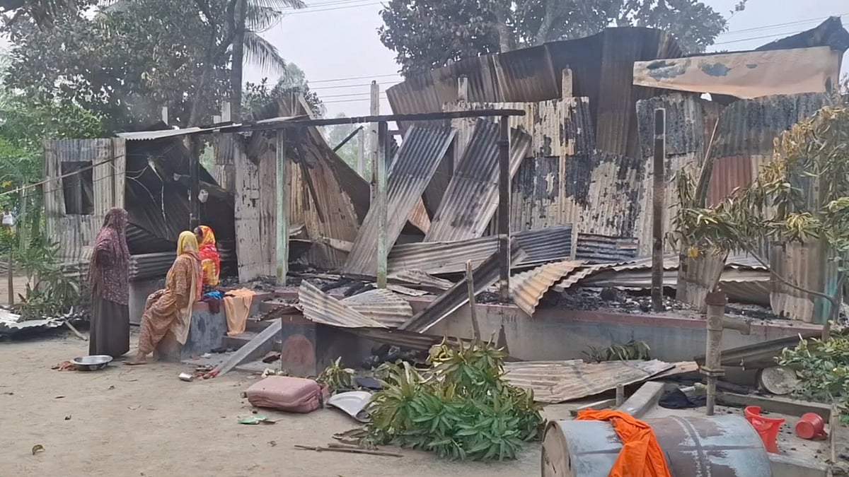 ১৪৪ ধারা ভঙ্গ করে টাঙ্গাইলে দুই গ্রামবাসীর মধ্যে আবার সংঘর্ষ