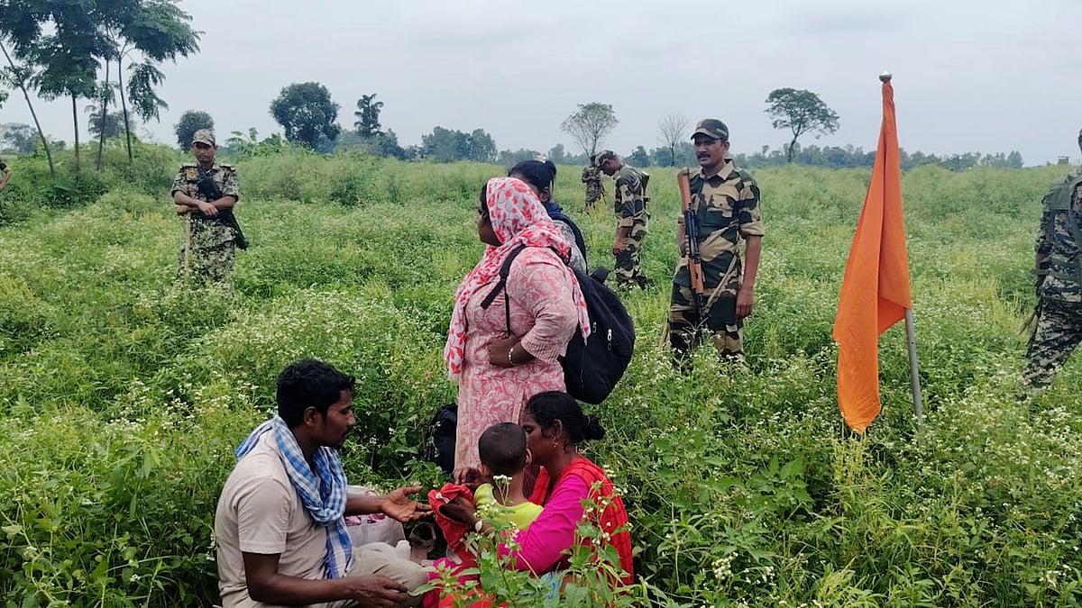 লালমনিরহাটের দুর্গাপুর সীমান্তে পুশ ইন প্রতিরোধে বিজিবি-বিএসএফের মধ্যে তর্কাতর্কি 