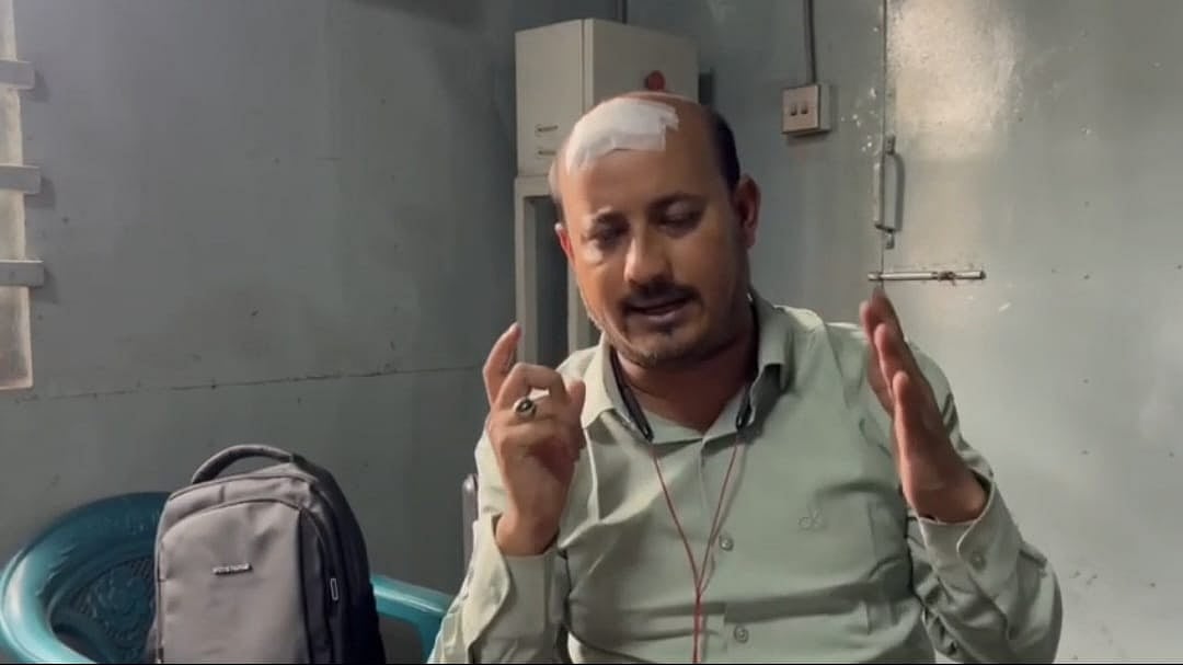 গাজীপুরে পুলিশ বক্সে ঢুকে সাংবাদিকের ওপর হামলা, আটক ১