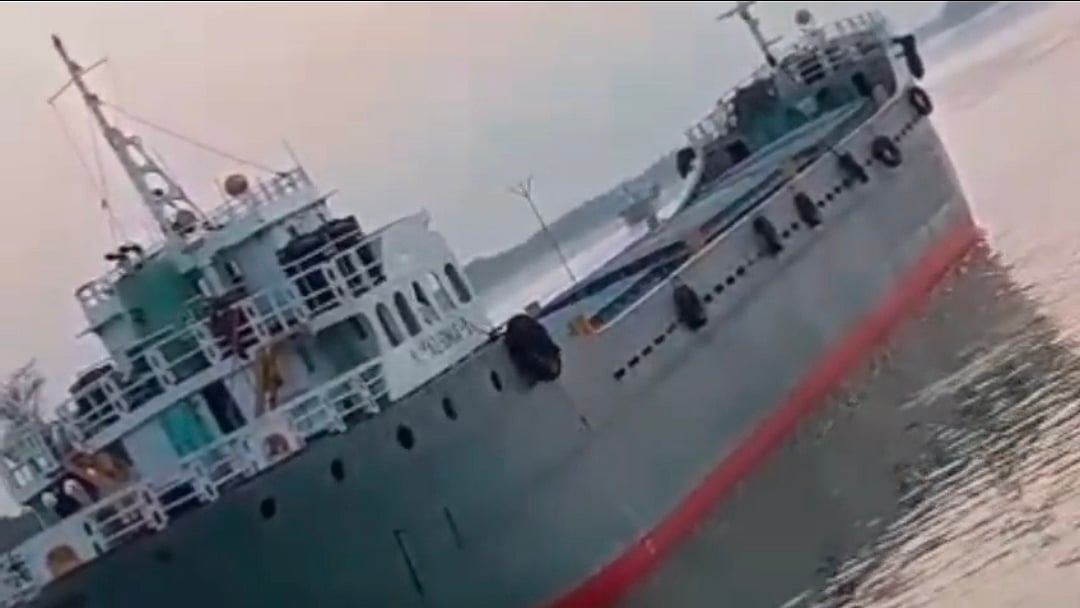 ডাকাতদের হামলার শিকার হওয়া কার্গো জাহাজ এমডি আব্দুল হাকিম-১