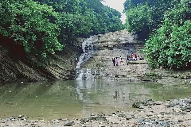 বর্ষায় প্রাণ ফিরেছে মিরসরাইয়ের ঝরনাগুলোতে, ভ্রমণে মাথায় রাখতে হবে যে ঝুঁকির কথা