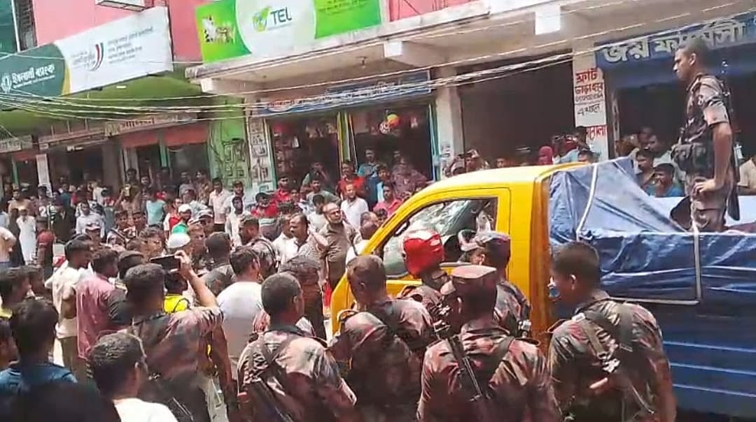 হামলা করে বিজিবির অভিযানে জব্দ চালের ট্রাক ছিনতাই, বিএনপি নেতা-কর্মীদের বিরুদ্ধে মামলা
