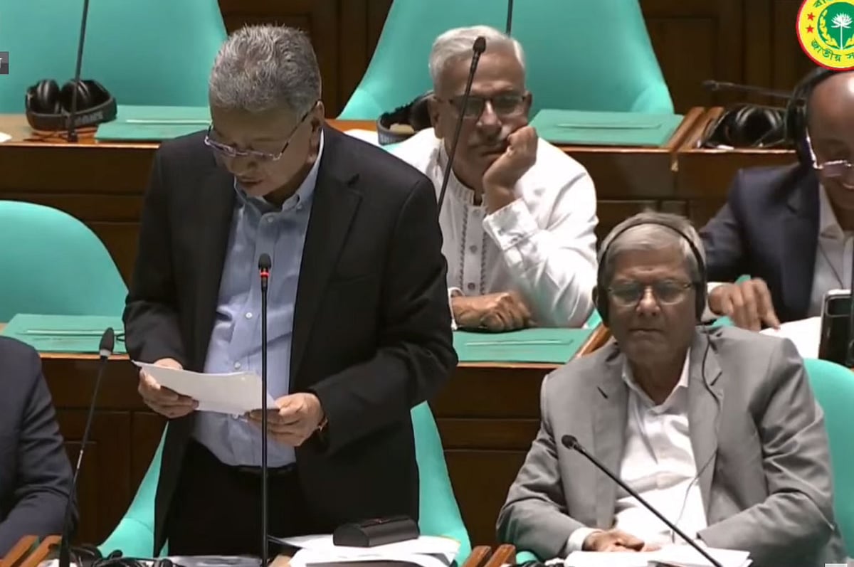 জাতীয় সংসদে বিভিন্ন প্রশ্নের উত্তর দেন অর্থমন্ত্রী আমির খসরু মাহমুদ চৌধুরী। ৯ জুন