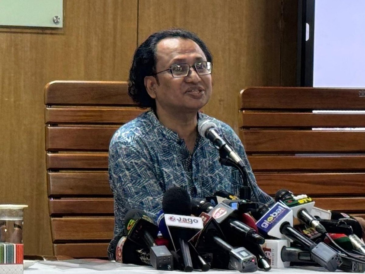 সচিবালয়ে তথ্য অধিদপ্তরে আয়োজিত নিয়মিত সংবাদ সম্মেলনে সাংবাদিকদের প্রশ্নের জবাব দেন প্রধানমন্ত্রীর তথ্য ও সম্প্রচার উপদেষ্টা জাহেদ উর রহমান। ৯ জুন