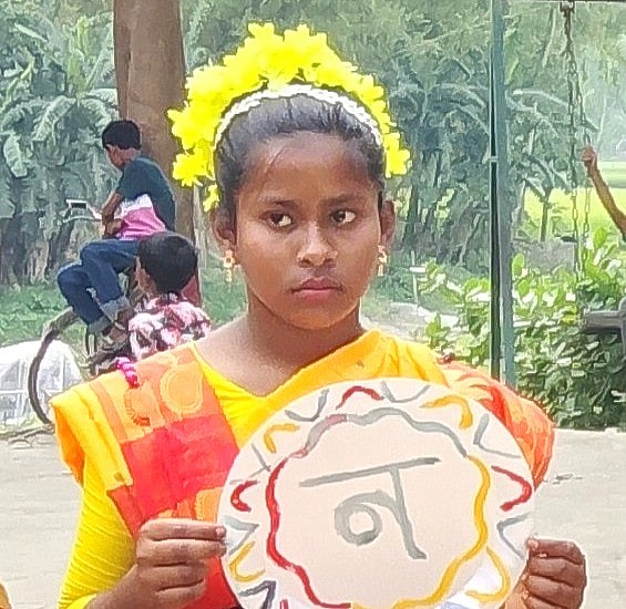 আদর্শ শিক্ষক হওয়ার স্বপ্ন আয়েশার