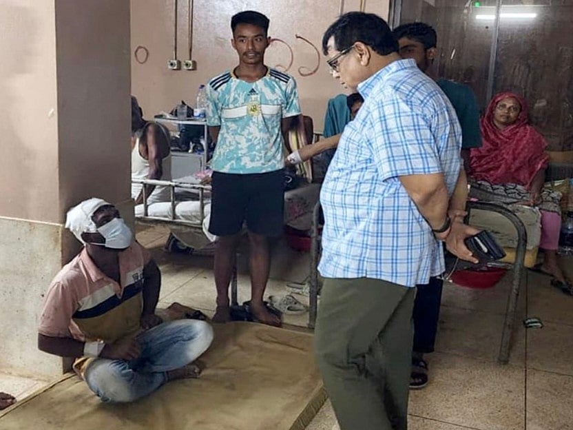 আহত গুইমারা বাইল্যাছড়ি ইউনিয়নের স্বেচ্ছাসেবক দলের সভাপতি মো. ওমর ফারুককে দেখতে হাসপাতালে যান জেলা বিএনপির সাধারণ সম্পাদক এম এন আবছার। আজ দুপুরে খাগড়াছড়ি সদর হাসপাতালে