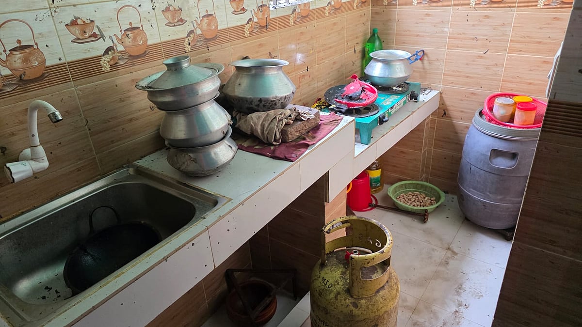 নারায়ণগঞ্জের বন্দরে একটি বাসায় চুলা জ্বালানোর সময় সিলিন্ডার গ্যাসের লিকেজ থেকে অগ্নিকাণ্ডের ঘটনা ঘটেছে। আজ বৃহস্পতিবার সকালে