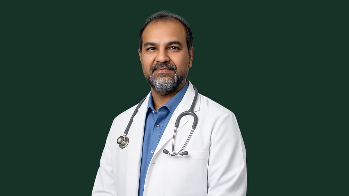 রাজশাহী মেডিকেল কলেজ হাসপাতালের মেডিসিন বিভাগের বিভাগীয় প্রধান অধ্যাপক আজিজুল হক আজাদ