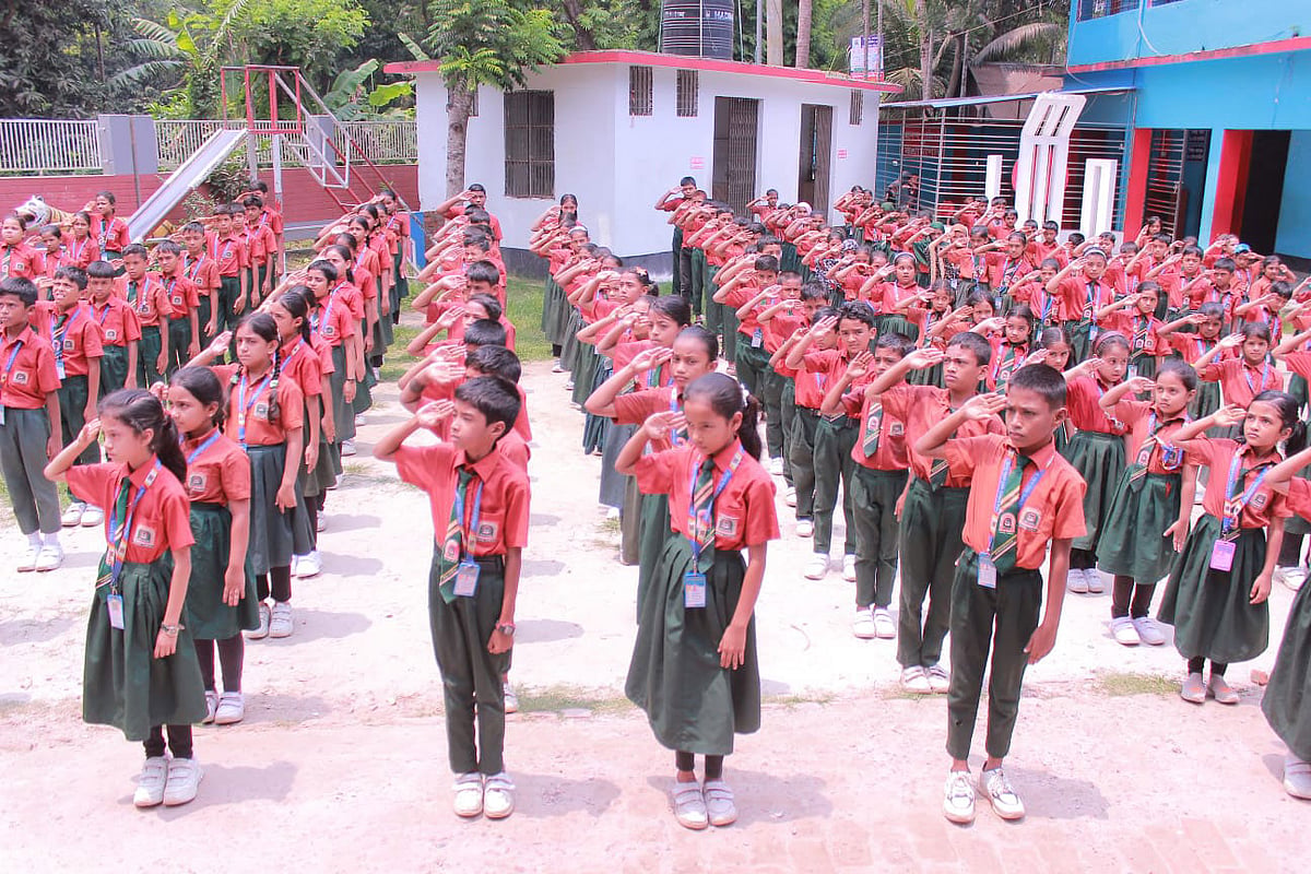 গ্রামের বিদ্যালয়টি এখন বিভাগের সেরা