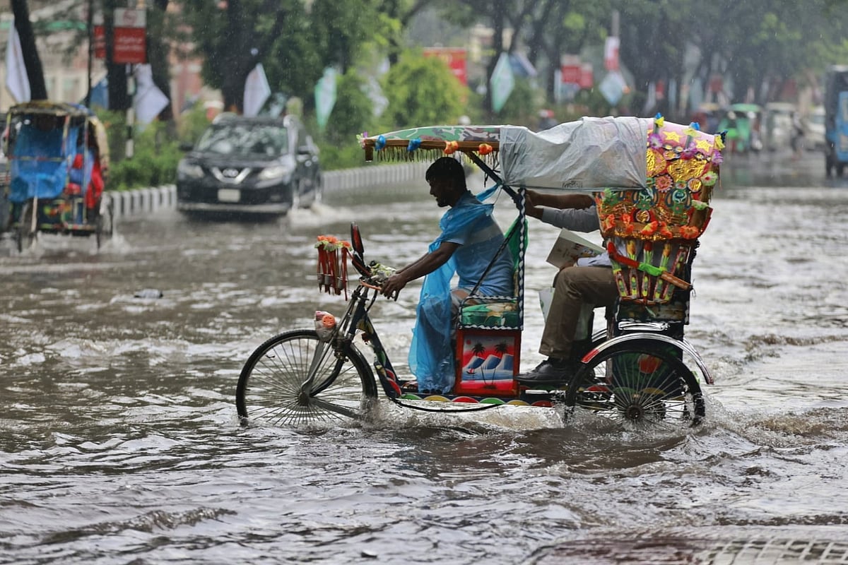 রাজধানীতে ৪৩ মিলিমিটার বৃষ্টি, তাপমাত্রা কমল অনেকটা