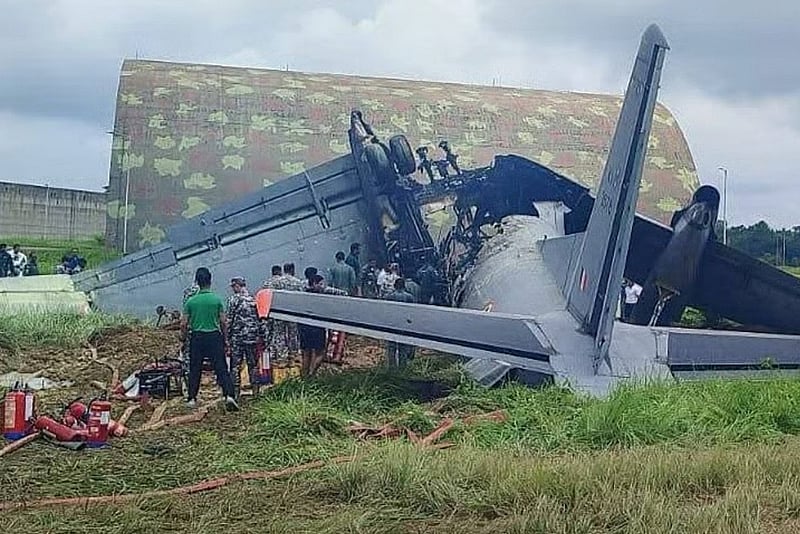অবতরণের সময় দুর্ঘটনার শিকার ভারতীয় বিমানবাহিনীর বিমান