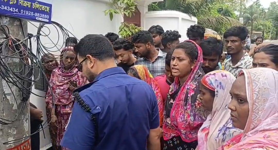 শরীয়তপুরে নারীর মাথার চুল কেটে, মুখে কালি মেখে, খুঁটিতে বেঁধে মারধরের অভিযোগ