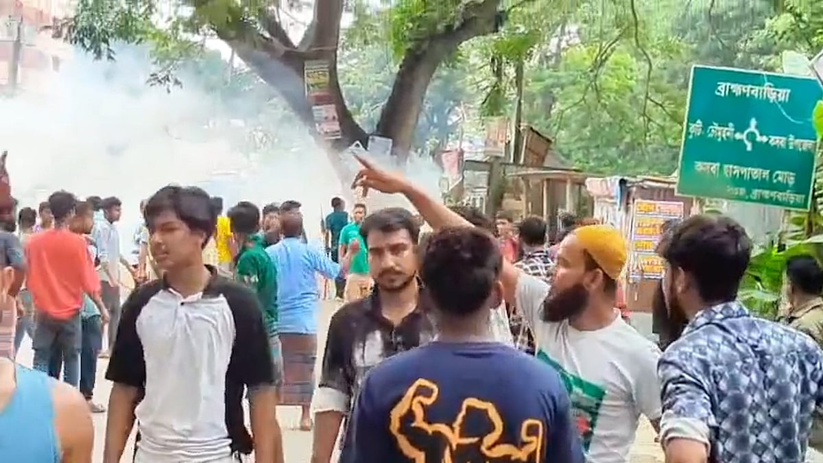 হজযাত্রীর হারানো লাগেজ নিয়ে দুই পক্ষের সংঘর্ষ, আহত ৩০
