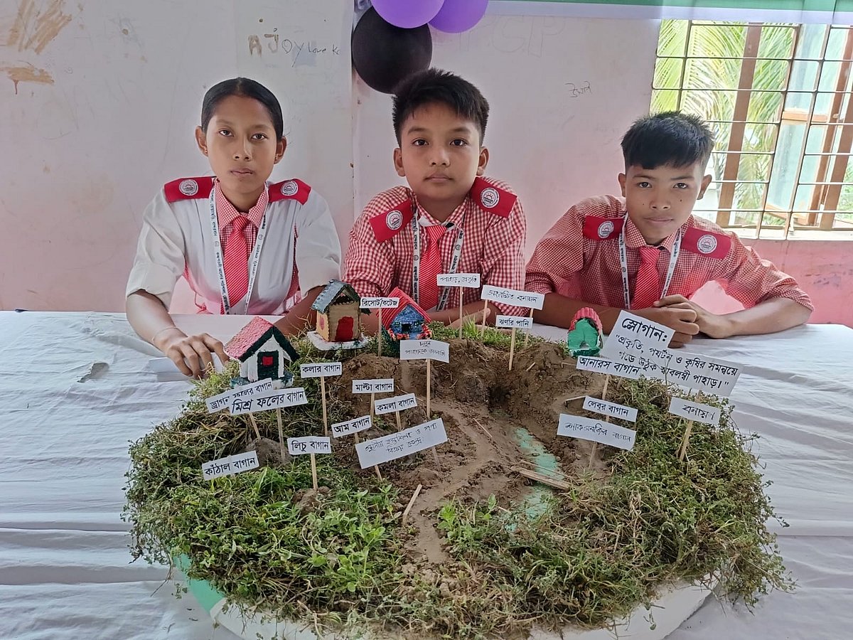 রোয়াংছড়িতে বিজ্ঞান ও ইনোভেশন প্রতিযোগিতায় কচ্ছপতলী আলোর পাঠশালার জোড়া সাফল্য
