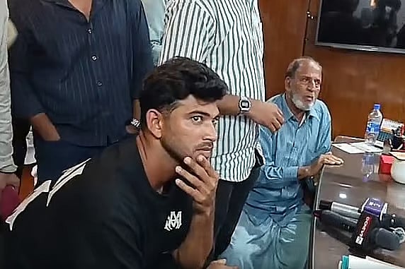 পুলিশি হেনস্তা ভুলে যাওয়ার চেষ্টায় ক্রিকেটার নাঈম হাসান, রয়েছেন বিশ্রামে