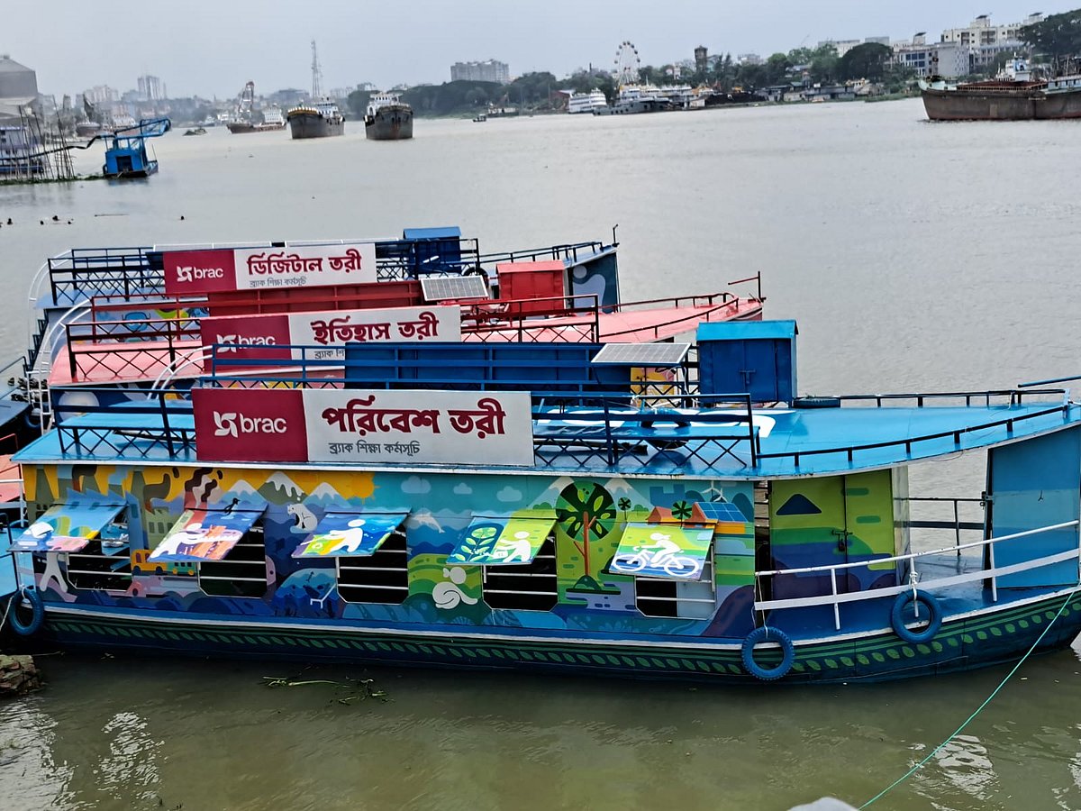নারায়ণগঞ্জের বন্দরে শীতলক্ষ্যা নদীতে পাশাপাশি রাখা ছিল তরিগুলো। ১৫ জুন