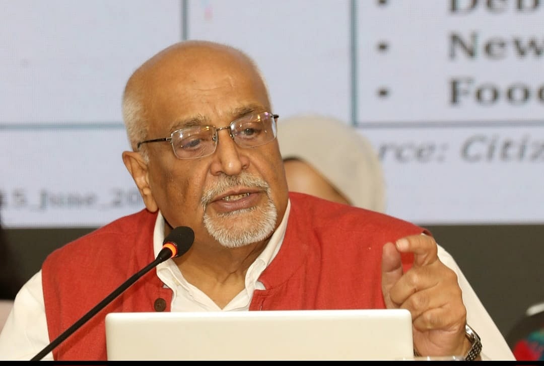 আজ এসডিজি বাস্তবায়নে নাগরিক প্ল্যাটফর্মের আয়োজনে ‘জাতীয় বাজেট ২০২৬-২৭: অসুবিধাগ্রস্ত মানুষের জন্য কী আছে?’ শীর্ষক মিডিয়া ব্রিফিংয়ে বক্তব্য দেন সংগঠনটির আহ্বায়ক ও সেন্টার ফর পলিসি ডায়ালগের (সিপিডি) সম্মাননীয় ফেলো দেবপ্রিয় ভট্টাচার্য