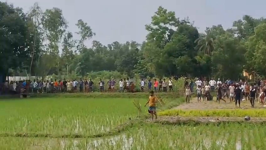 দুই গ্রামের ২০০ থেকে ২৫০ জন লোক দেশীয় অস্ত্র নিয়ে সংঘর্ষে জড়ান। গতকাল সোমবার