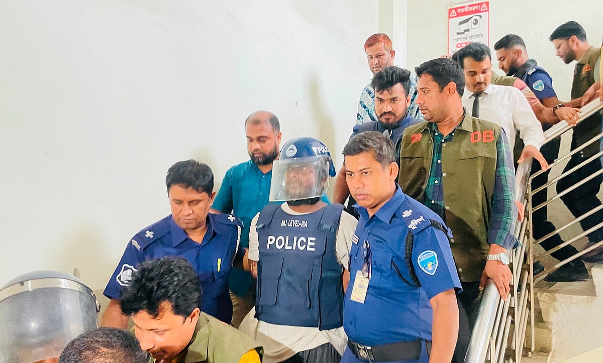বিধবা নারীকে ধর্ষণ ও ভ্রূণ নষ্টের অভিযোগে করা মামলায় গ্রেপ্তার ইসলামী ছাত্রশিবিরের কেন্দ্রীয় নেতা জিসান মিয়া প্রধানকে কুমিল্লার আদালতে হাজির করা হয়েছে। আজ মঙ্গলবার বিকেলে তোলা