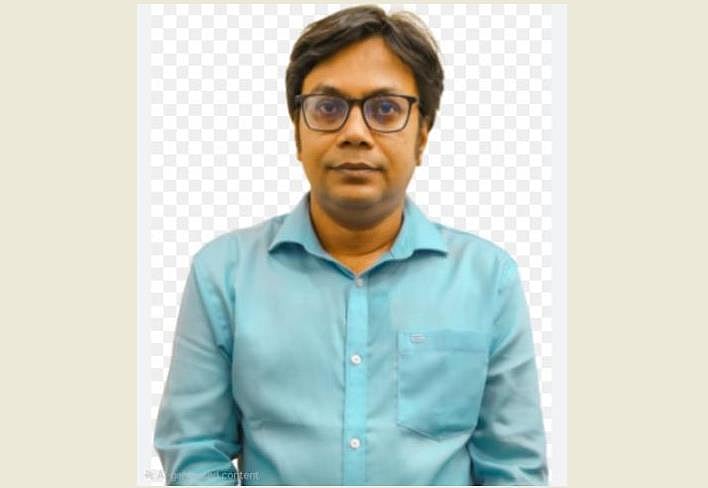 শিশুর হাতে মোবাইল: বাড়ছে বুদ্ধিবৃত্তিক ক্ষতির ঝুঁকি
