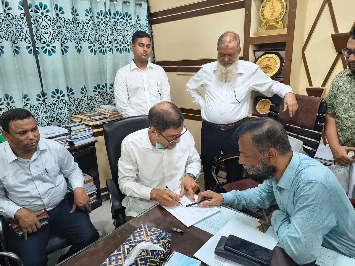 নোয়াখালীর ২৫০ শয্যার জেনারেল হাসপাতালে হঠাৎ পরিদর্শনে আসেন স্বাস্থ্য ও পরিবারকল্যাণমন্ত্রী সরদার মো. সাখাওয়াত হোসেন। আজ বেলা দুইটার দিকে তোলা