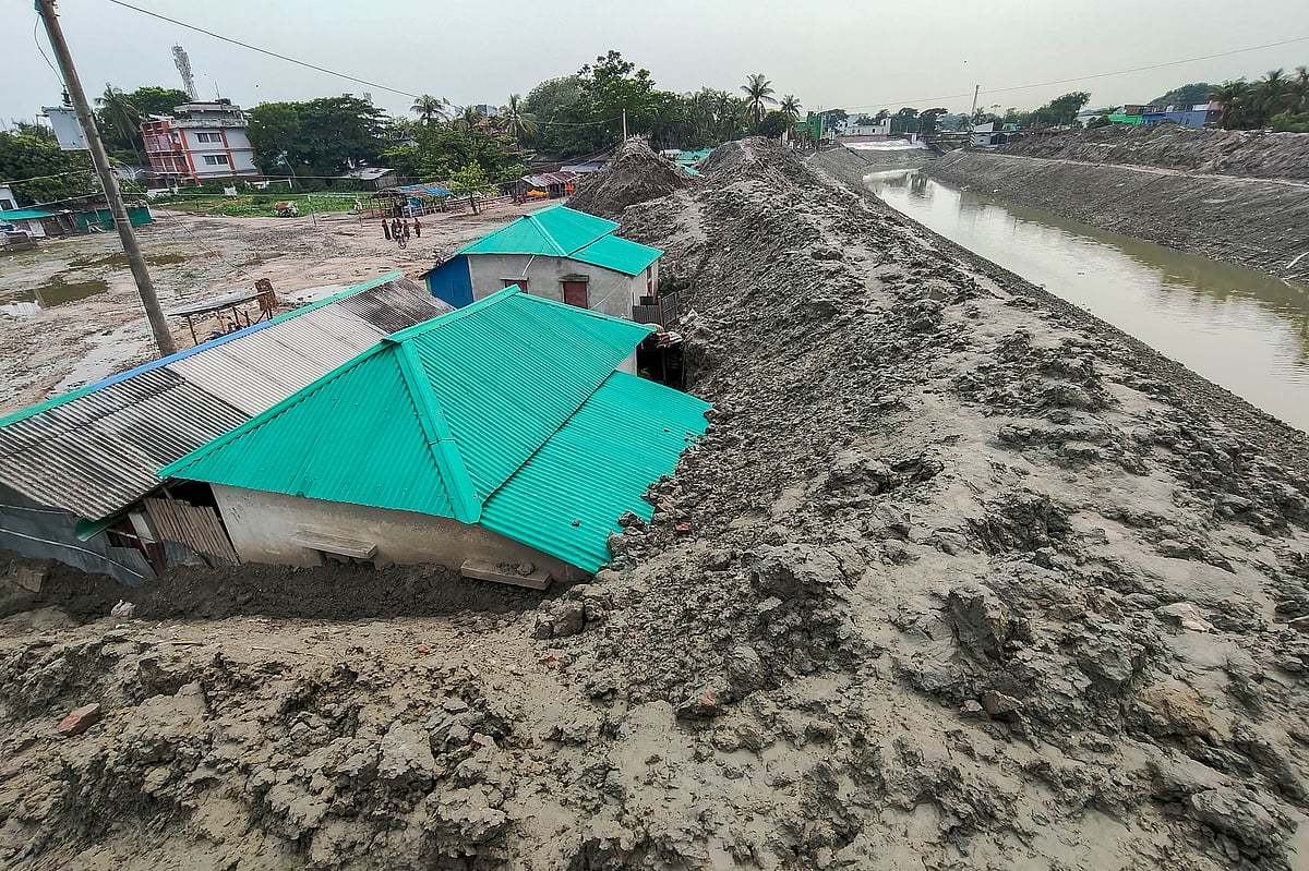 খুলনায় নদী খননের মাটিতে চাপা পড়েছে আশ্রয়ণের শতাধিক ঘর