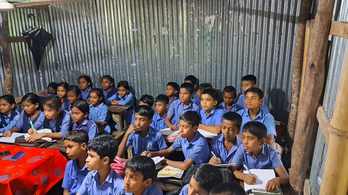 ঠিকাদার উধাও, ছয় বছরেও শেষ হয়নি সাতটি বিদ্যালয়ের ভবন নির্মাণের কাজ