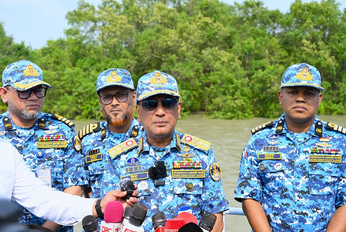 সুন্দরবনে দস্যুতা দমনে কঠোর অবস্থানে কোস্টগার্ড: মহাপরিচালক