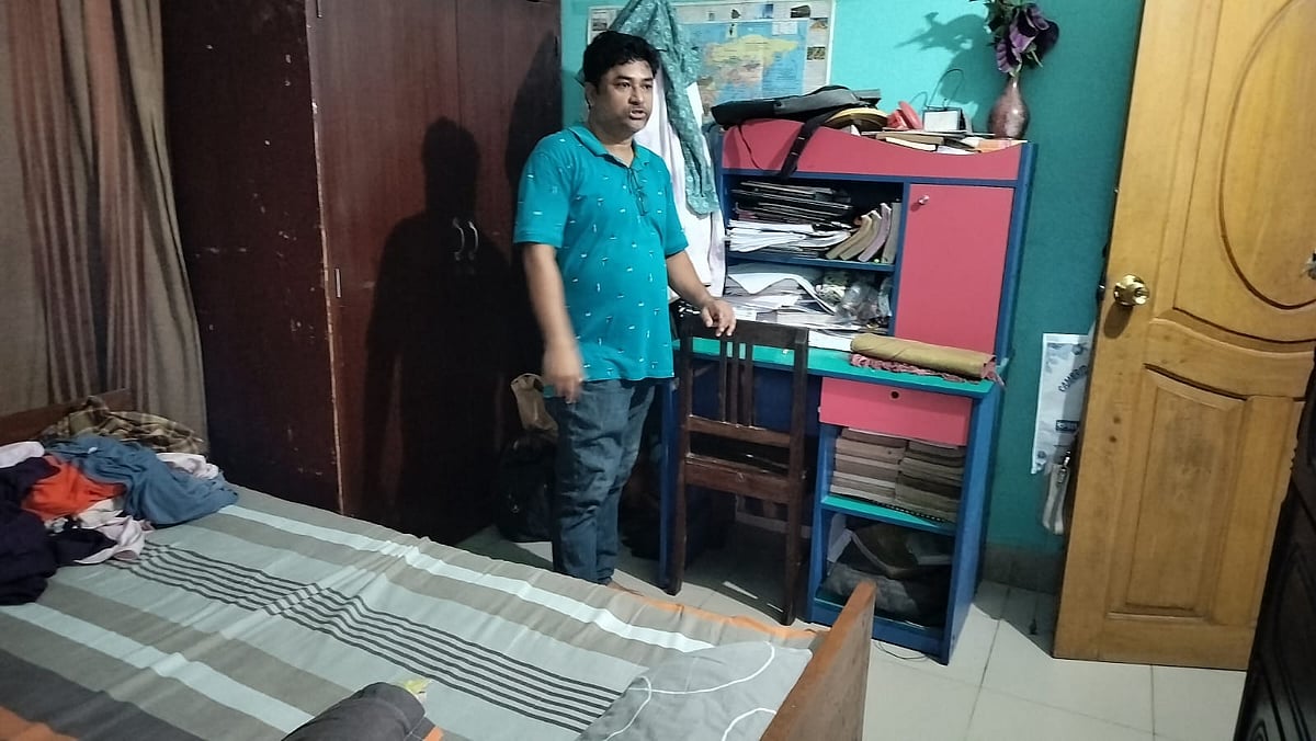 বিশ্ববিদ্যালয়পড়ুয়া ছোট ছেলেটি চলে গেল সবার আগে, মানতে পারছেন না কেউ