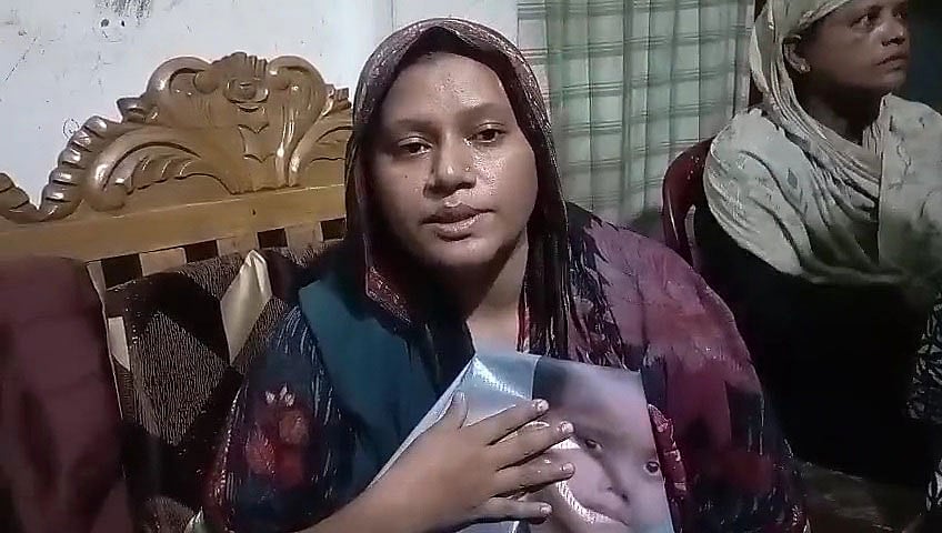 ছেলের ছবি বুকে নিয়ে আহাজারি করছেন জায়হানের মা জোবাইদা বেগম