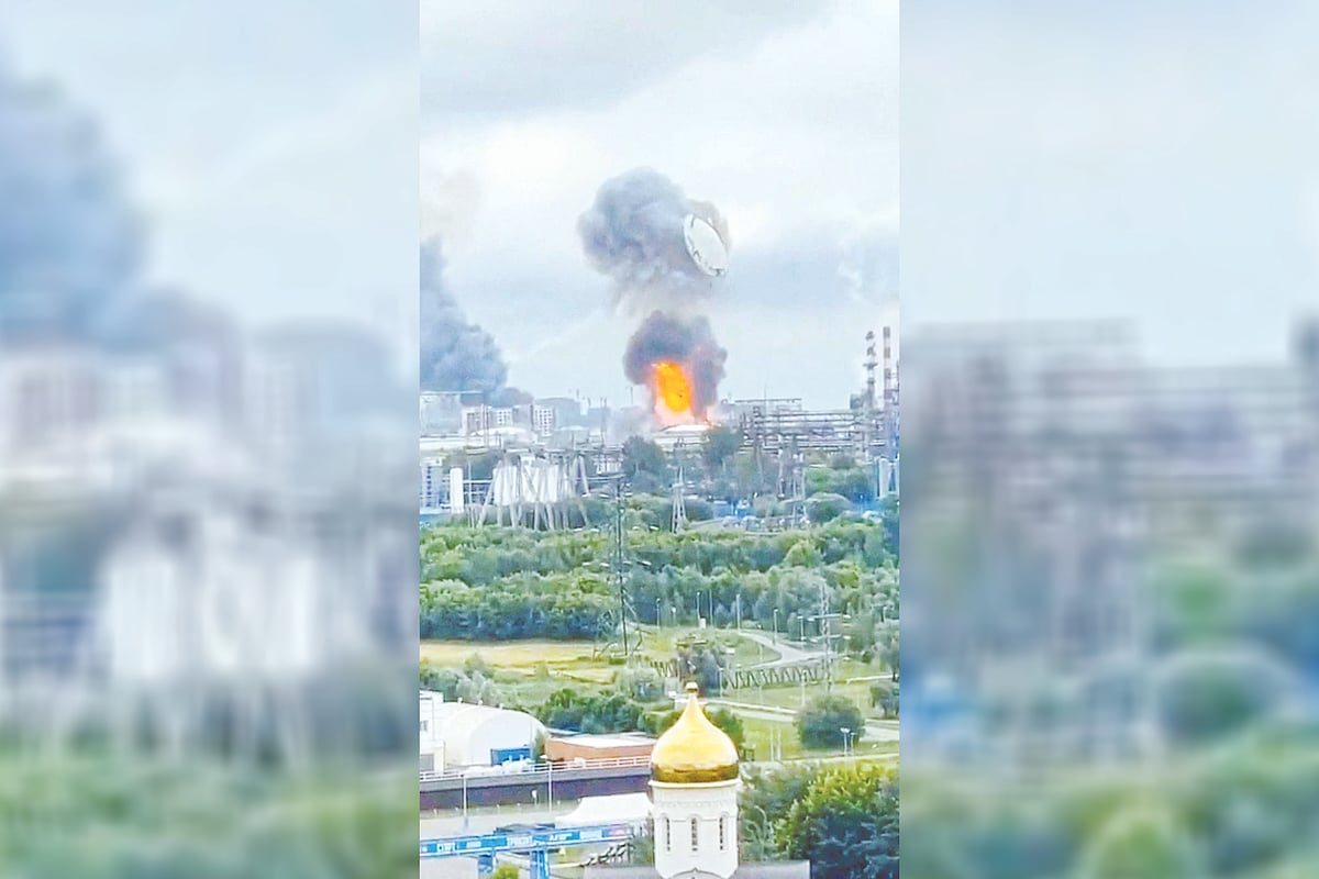 রাশিয়ায় সবচেয়ে বড় ড্রোন হামলা চালাল ইউক্রেন