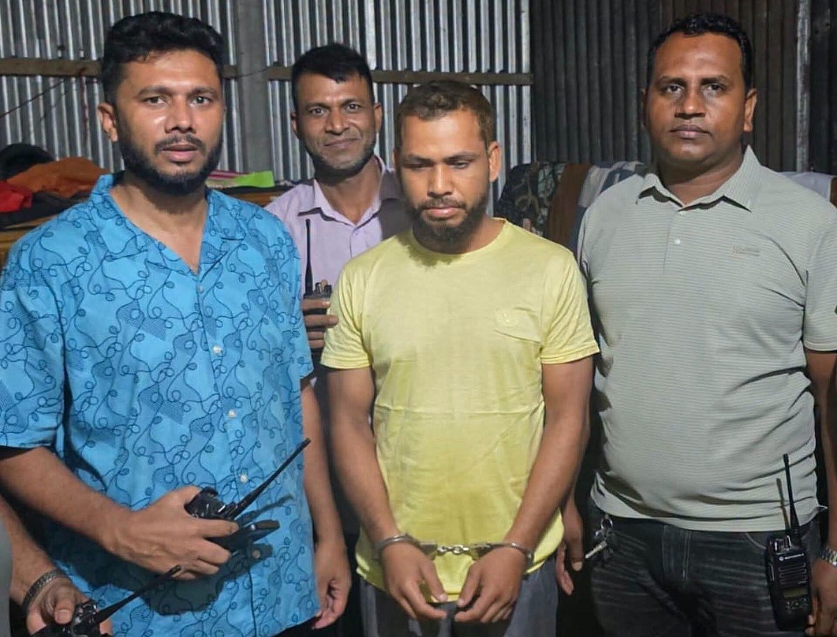 ময়মনসিংহে নির্মাণাধীন ভবনের মালামাল সরবরাহ করতে না পেরে ব্যাংক কর্মকর্তা ও স্ত্রীকে মারধর, গ্রেপ্তার ১