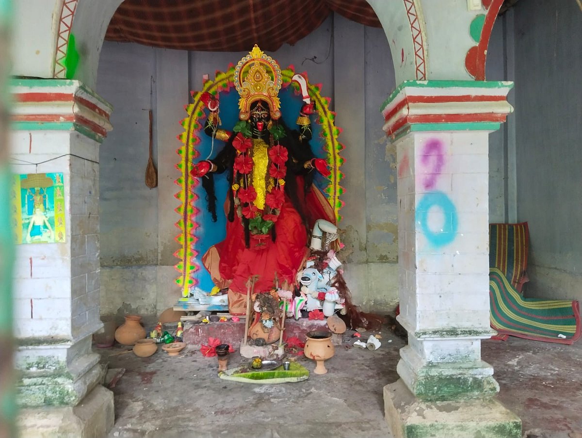 দুই দিন পর মধুখালীতে আবার মন্দিরের প্রতিমা ভাঙচুর