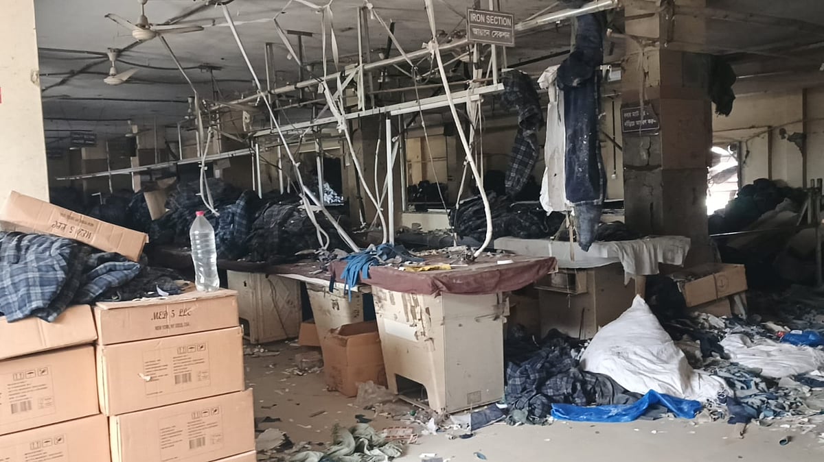 ফতুল্লায় পোশাক কারখানায় বয়লার বিস্ফোরণে ৭ শ্রমিক আহত, সড়ক অবরোধ