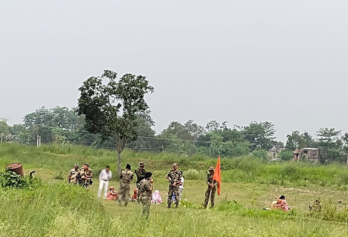 দুই দফা পতাকা বৈঠকের পর চাঁপাইনবাবগঞ্জের শূন্যরেখা থেকে ২০ জনকে সরিয়ে নিল বিএসএফ