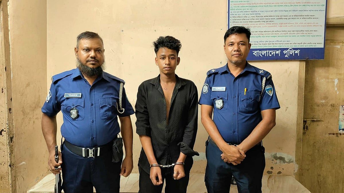 গ্রেপ্তার মো. নাঈম ইসলাম। শনিবার সন্ধ্যায় বাঙ্গরা বাজার থানায়