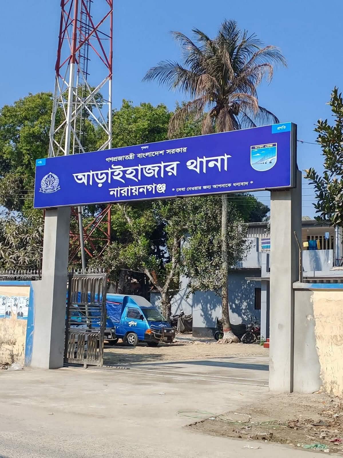বিদ্যুৎ না থাকায় বাসার বাইরে বসেছিলেন এসিল্যান্ড, কুপিয়ে জখম করল ডাকাতেরা