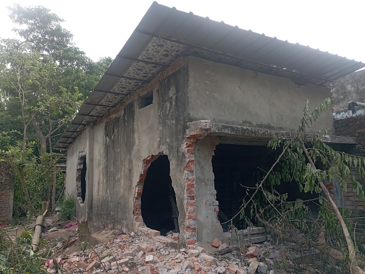 চট্টগ্রামের পটিয়ায় শিশু জায়হানের হত্যায় অভিযুক্তদের বাড়ি ভাঙচুর করে বিক্ষুব্ধ লোকজন