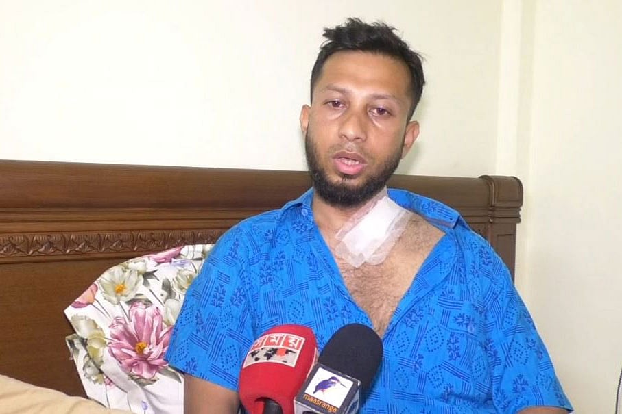 আহত এসি ল্যান্ড সাকিব হাছান খাঁন। রোববার দুপুরে নারায়ণগঞ্জের আড়াইহাজার উপজেলার হাইজাদী ইউনিয়নের ধন্দী এলাকায়