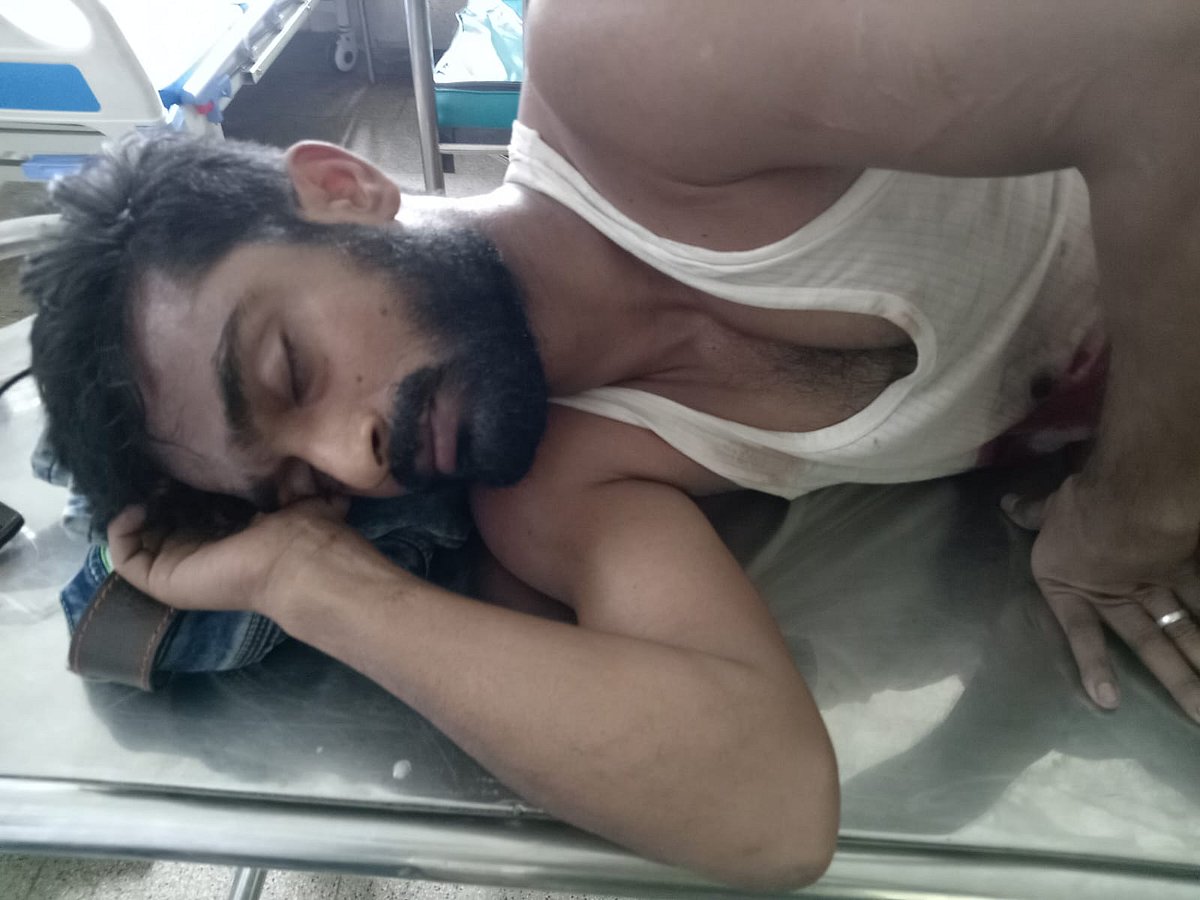 রাজশাহীতে স্বেচ্ছাসেবক দল নেতার ‘ডেরায়’ যুবক গুলিবিদ্ধ