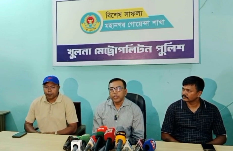 রাজধানীতে অভিযান চালিয়ে খুলনার ‘বি কোম্পানির’ ৫ সদস্য গ্রেপ্তার, উদ্ধার অস্ত্র ও গুলি