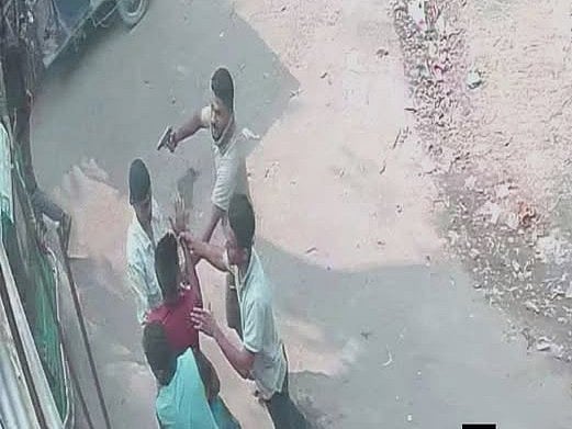নোয়াখালীতে প্রকাশ্যে অস্ত্রবাজি, কেন ধরা যাচ্ছে না জড়িতদের