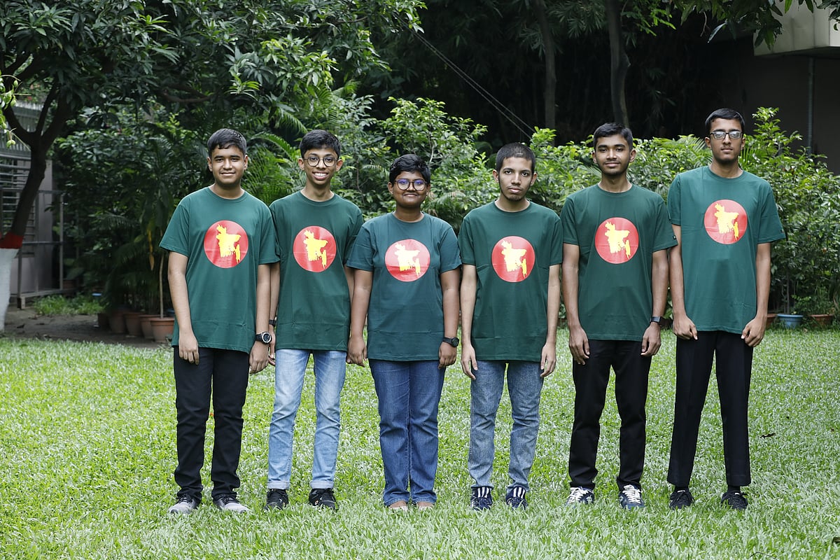 এবার দেশের পতাকা ওড়াবেন ছয় খুদে গণিতবিদ