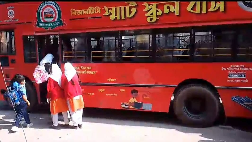 নিরাপদ প্রযুক্তিভিত্তিক এক স্কুল বাস সেবার গল্প
