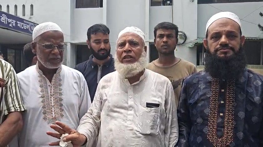 শ্রীপুরে ‘আওয়ামী লীগ নেতা’ আটক, কর্মী দাবি করে ছাড়িয়ে নিলেন বিএনপির নেতারা