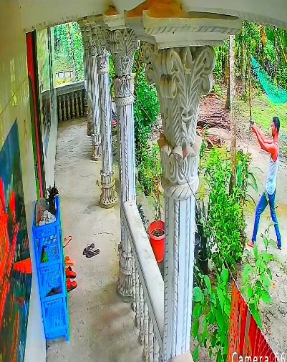 লক্ষ্মীপুরে অস্ত্র উঁচিয়ে যুবদল নেতার ঘরে গুলি, ভিডিও ভাইরাল